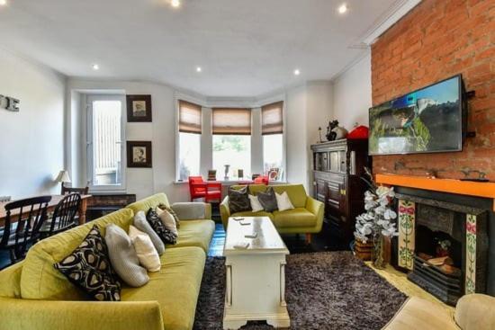 Quirky 4 Bedroom Apartment With Terrace Cardiff Exterior foto